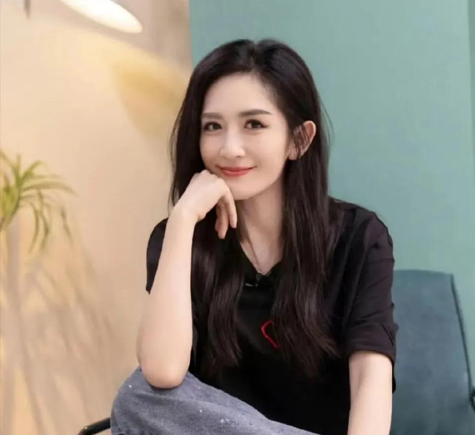 谢娜真的很会挑老公。当年跟刘烨爱得那么深，觉得不适合了，说分就分，一点都不拖泥