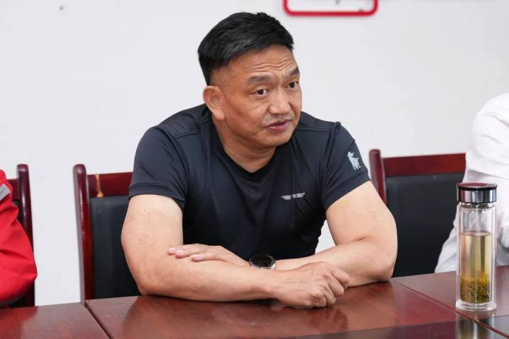 伍松, 主动投案