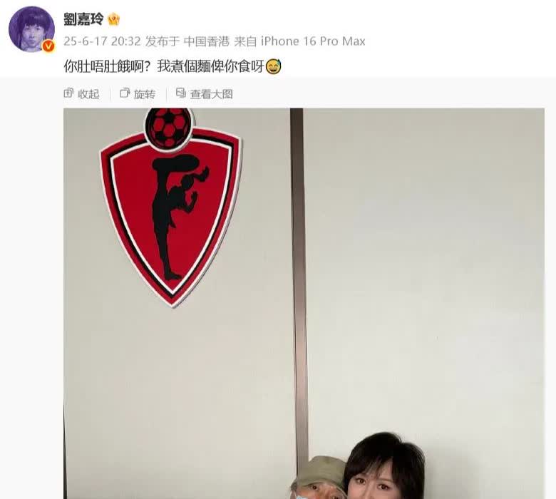 62岁的周星驰曝光没想到他已经满头白发，也没想到他的身材还那么好