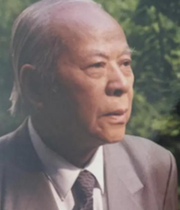 底线失守令人唏嘘！1985年高级干部周而复带队出访日本，无视劝阻擅闯靖国神社，