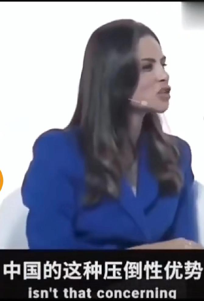 西方记者在采访沙特殿下:中国压倒式的优势，你们不担心吗？沙特殿下直言不讳道:我们