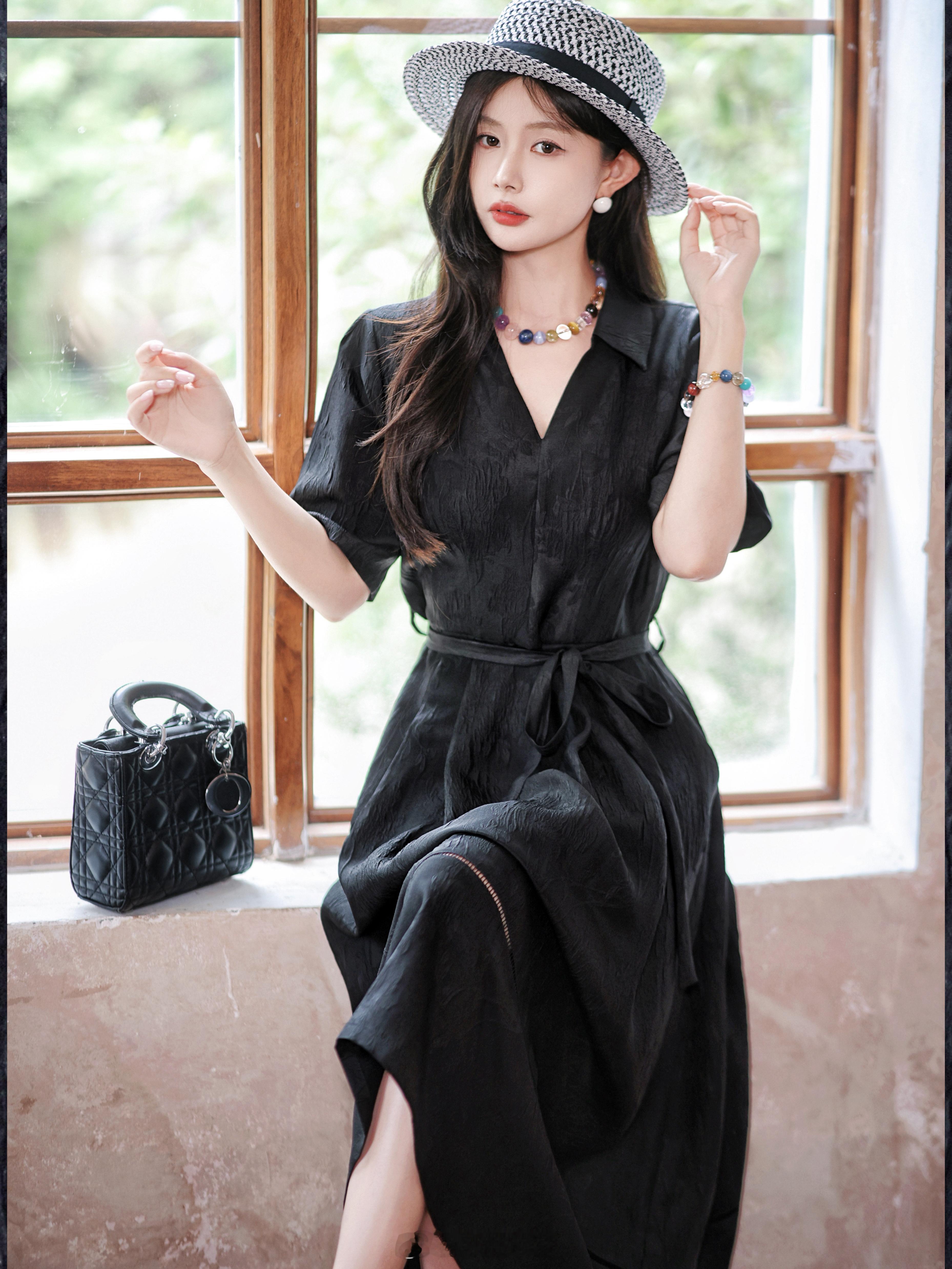 我的妈呀！这也太有赫本的感觉了吧！优雅气质直接拉到顶好适合通勤啊啊🤩​