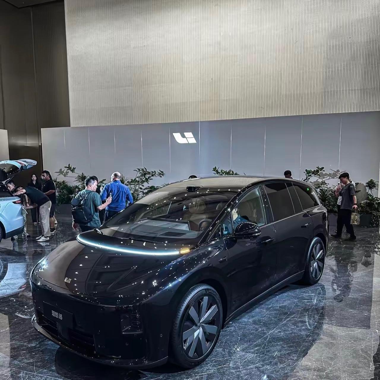 《理想i8一周闪电降价，补锅还是补心？》上市七天就二次发布，把Pro/Ult