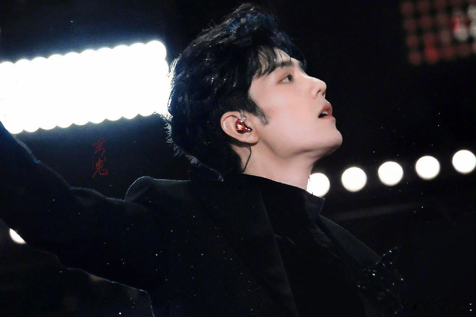 肖战哥哥一步一步走的好稳｜肖战