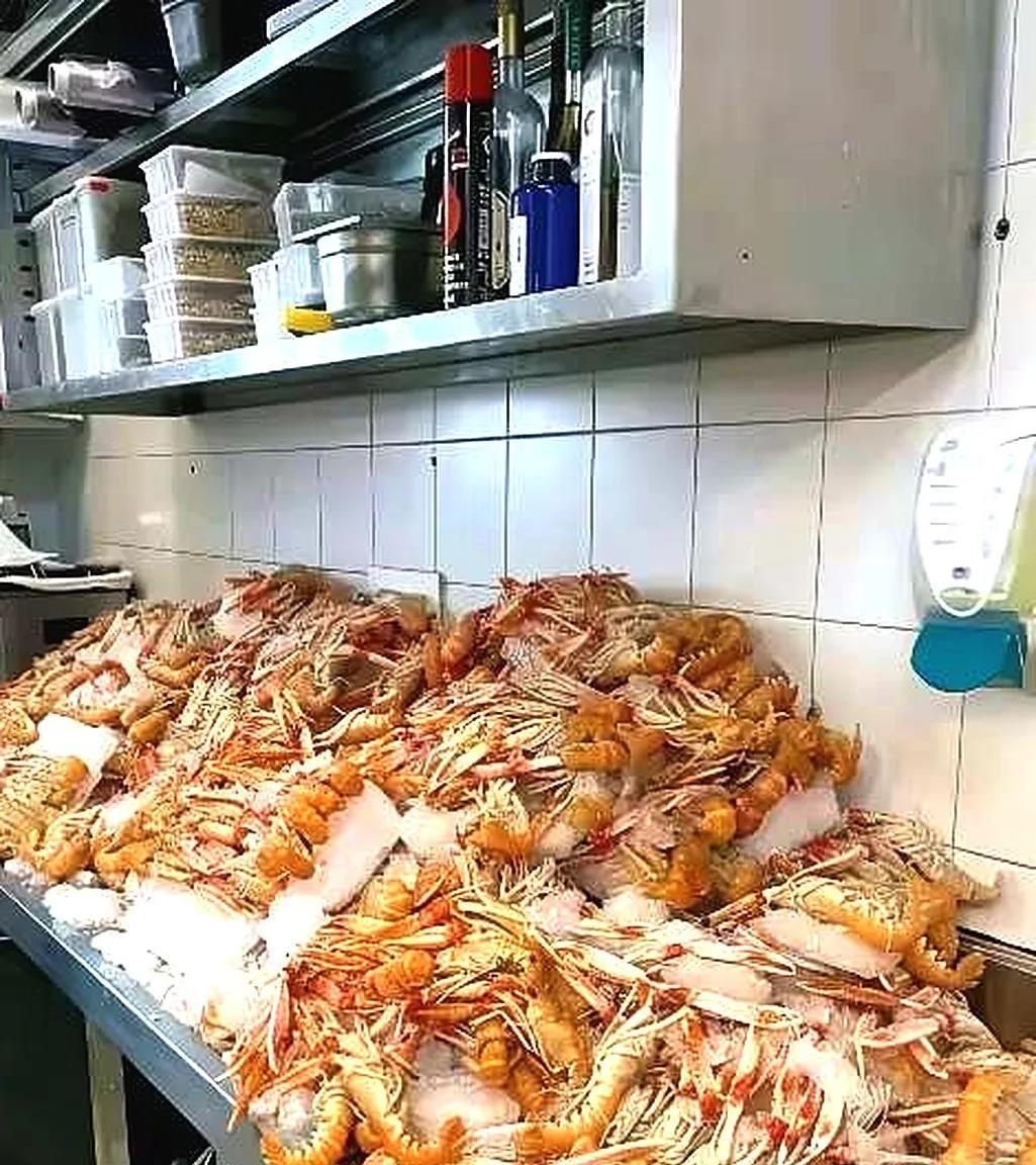 亲戚邮寄过来的，这能吃吗？