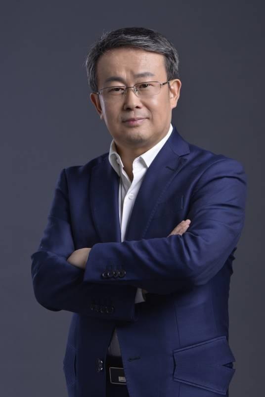 十分认同项立刚在凤凰卫视一虎一席谈里辩论时的一个看法，他说英语分两种英语，一种是