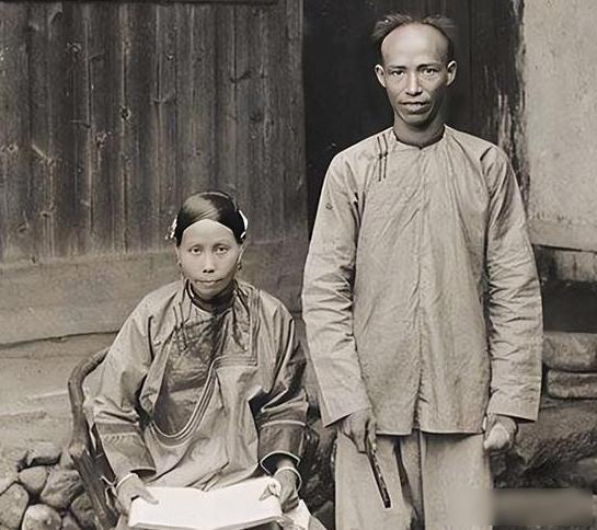 古代穷人娶不起老婆，该如何传宗接代？于是他们想出了一个畸形办法。在浙江山里一个