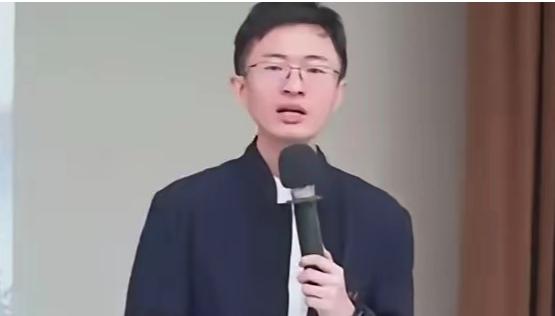 台湾需要这样的年轻人！5月3日台北市议员侯汉庭喊话台军："台湾的军人们，如果我们
