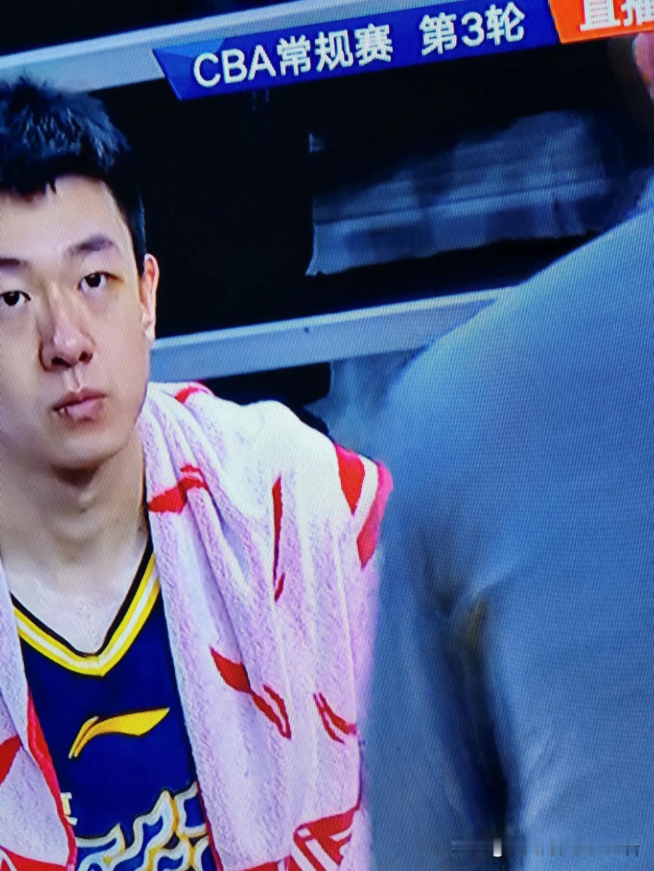 郭士强从亚洲杯的惊喜到世预赛受挫，表明男篮国家队提升实力不是简单由篮协拍板就能解