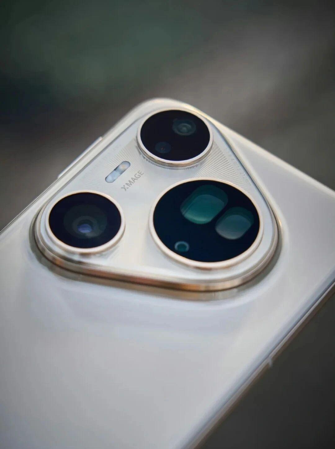 华为Pura80Ultra拆解震撼：2899元长焦模组堪比火箭发动机？当华为