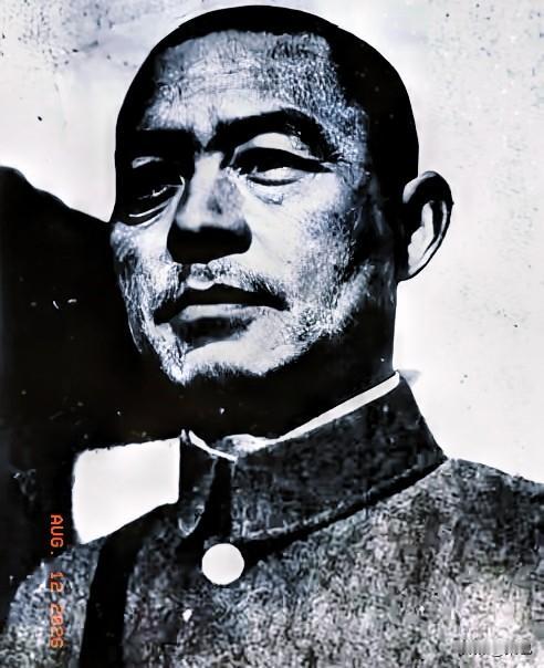 张自忠战死时，身边的随从马孝堂被日军一刀砍中脖子，他忍着剧痛滚进旁边的沟里。日军