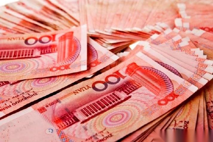 人民币对美元，硬生生地冲破了6.8这个大关。消息一传出来，不少人心里开始犯嘀咕