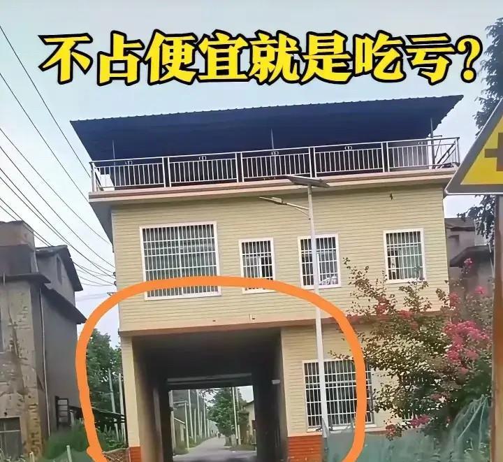 住在这样的“过街楼”里，每天晚上能睡的着觉吗？有很多人都说，这房子并没有建在路
