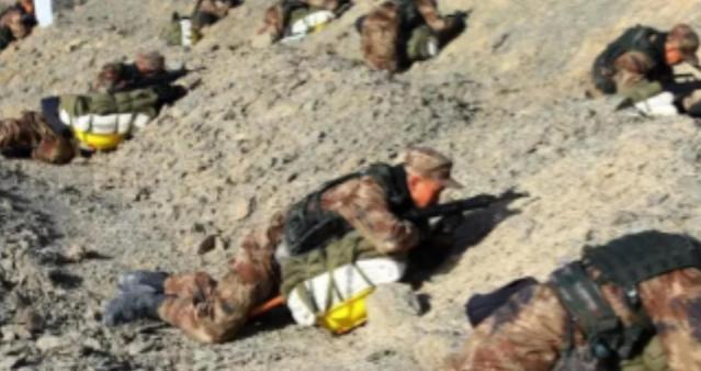 一位上过战场的老兵说，遇到爆炸时，千万不能让整个身体趴在地面上。但凡这样卧倒的没