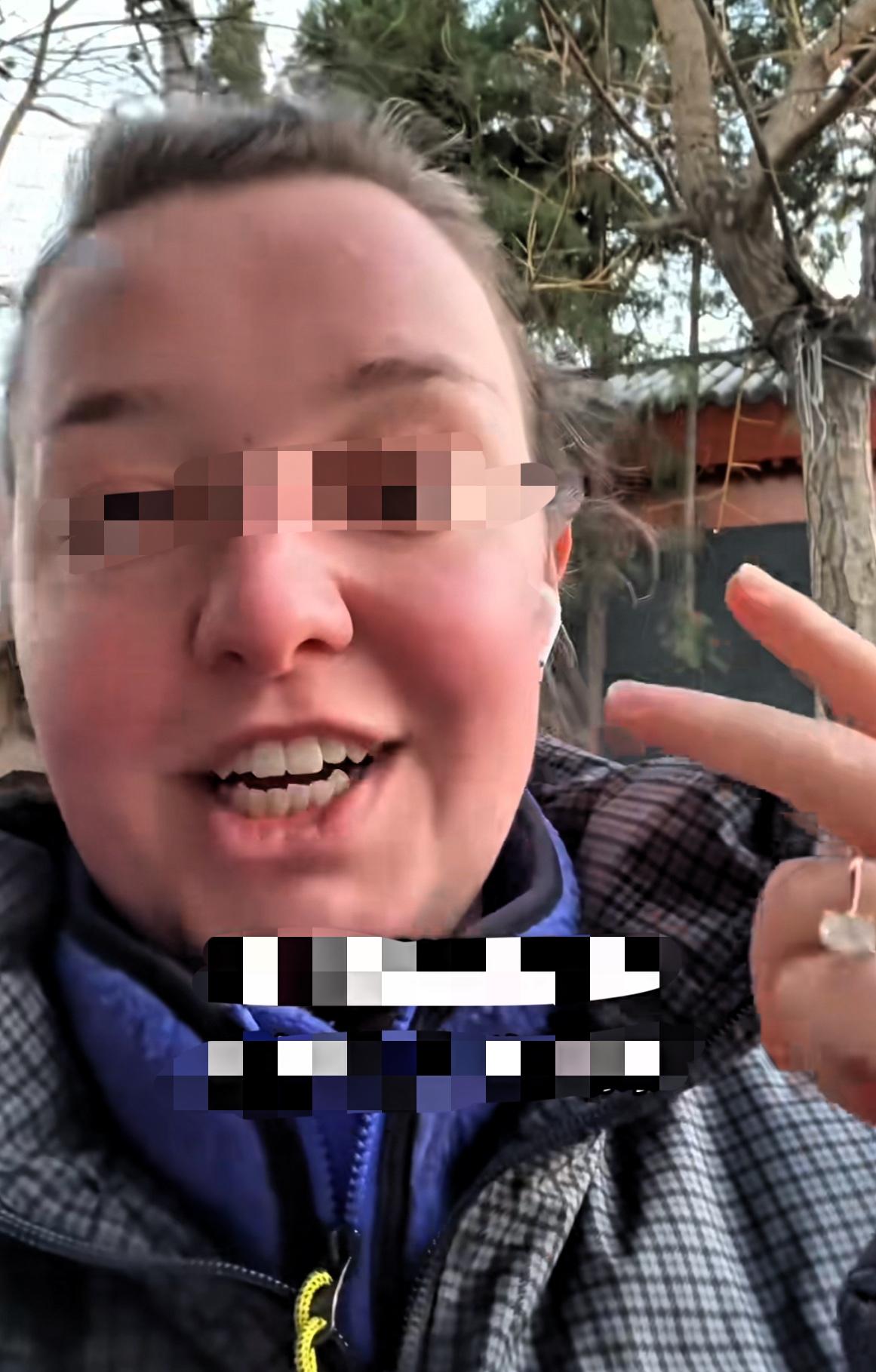 最近一个26岁英国女孩由于自己胃疼，在英国预约看专科医生，需要等待86天，她等待