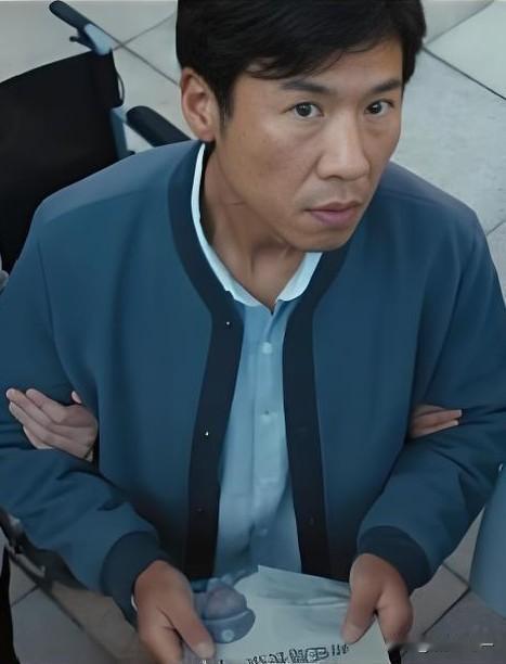 连看五集《低智商犯罪》，我发现个特有意思且独一无二的点，那就是剧中无论正