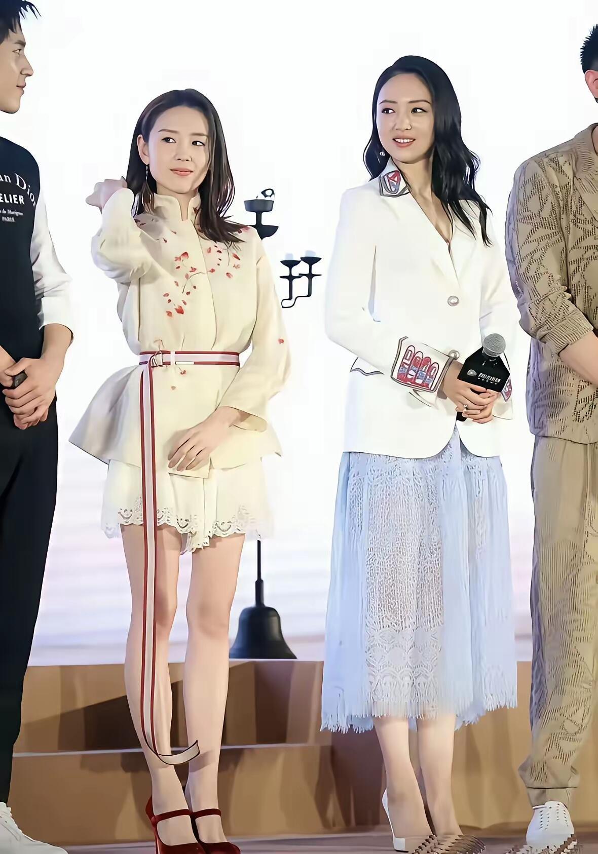 董洁旁边美女是谁？​​​