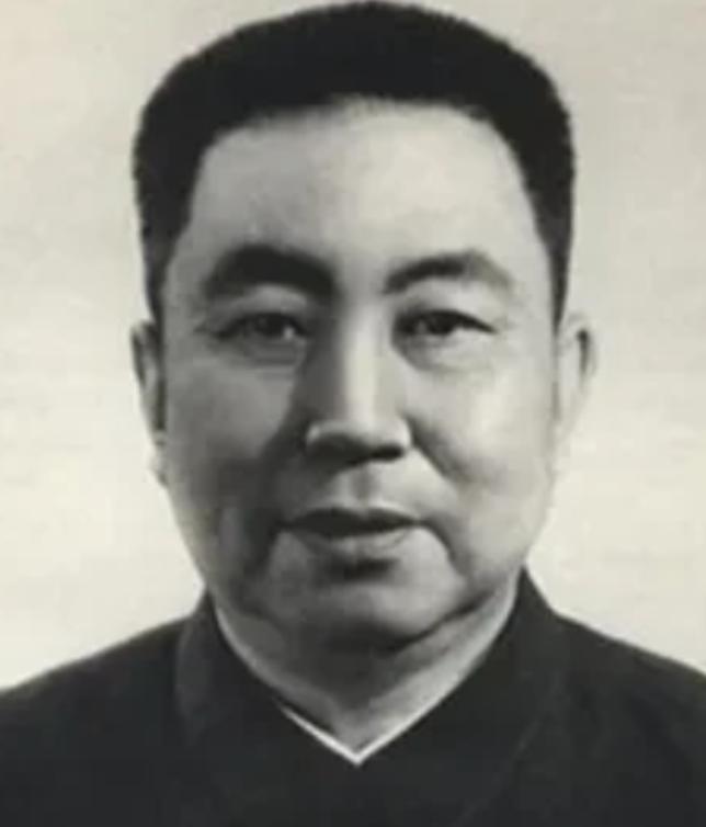 毛主席曾评价华国锋，是他见过最老实的人。不过，令很多人意想不到的是，这个