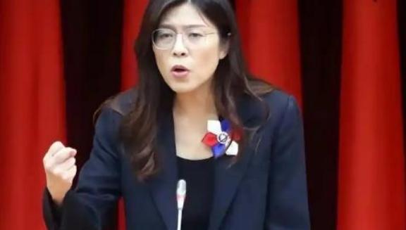 郑丽文曾经直言不讳：中国就是我们的国家，解放军就是我们的坚强后盾！这话从台湾政坛