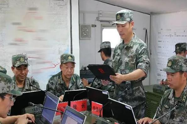 军改前的机步师司令部直属队通常包括以下单位：警卫连：负责师部机关的安全警卫工作