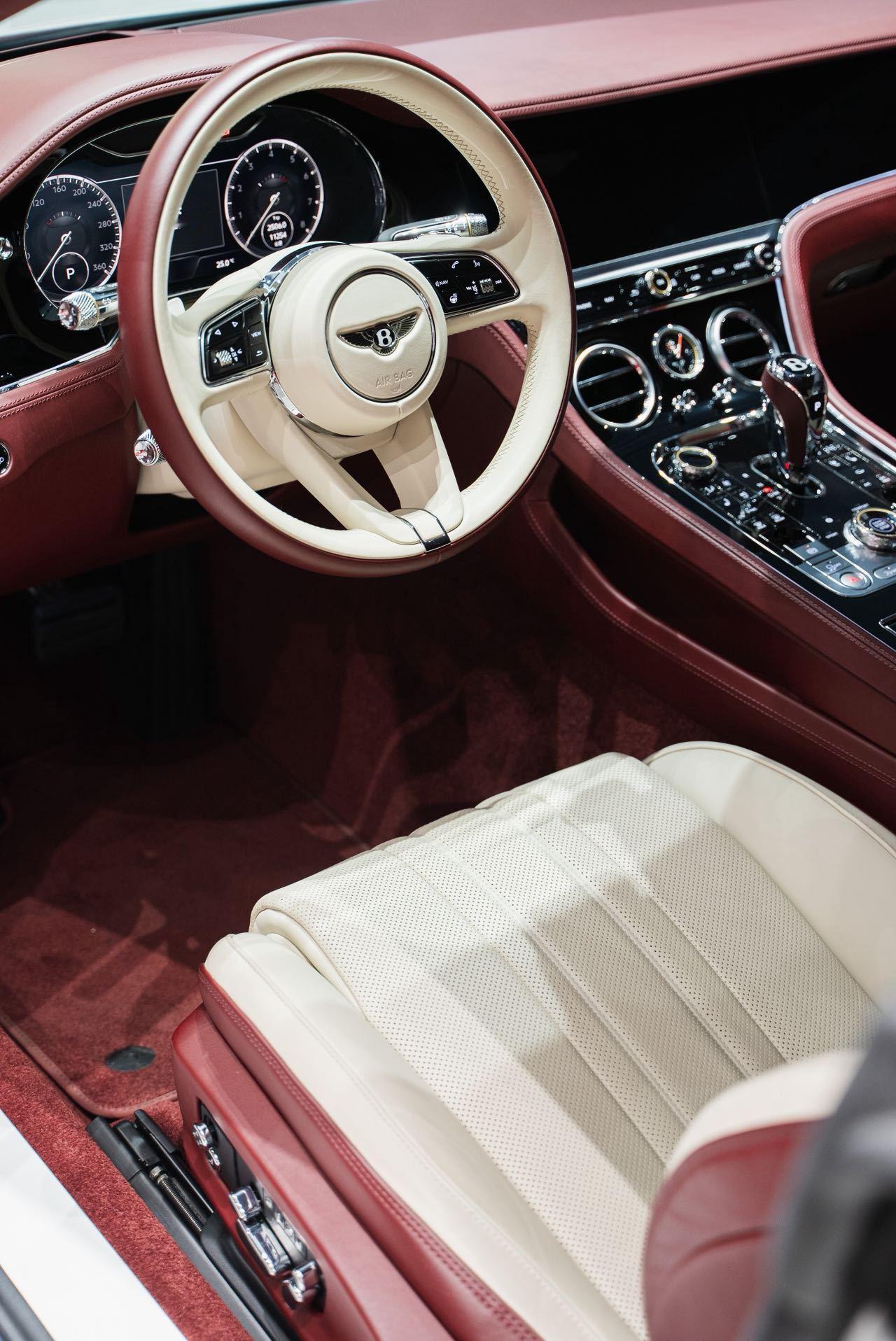 这个大哥去年十月份找我买了一台宾利欧陆GT这几天尊界S800到了，直接把欧陆