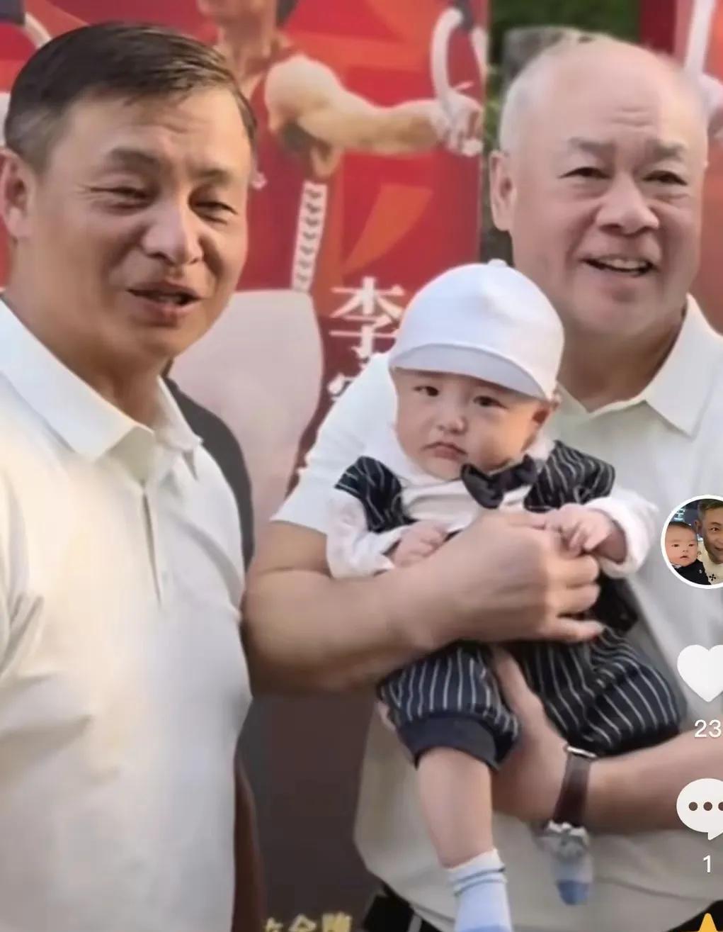 说句让人羡慕的话，李大双儿子李泓睿的颜值真的很高，不到一岁就让人觉得是一个帅哥了