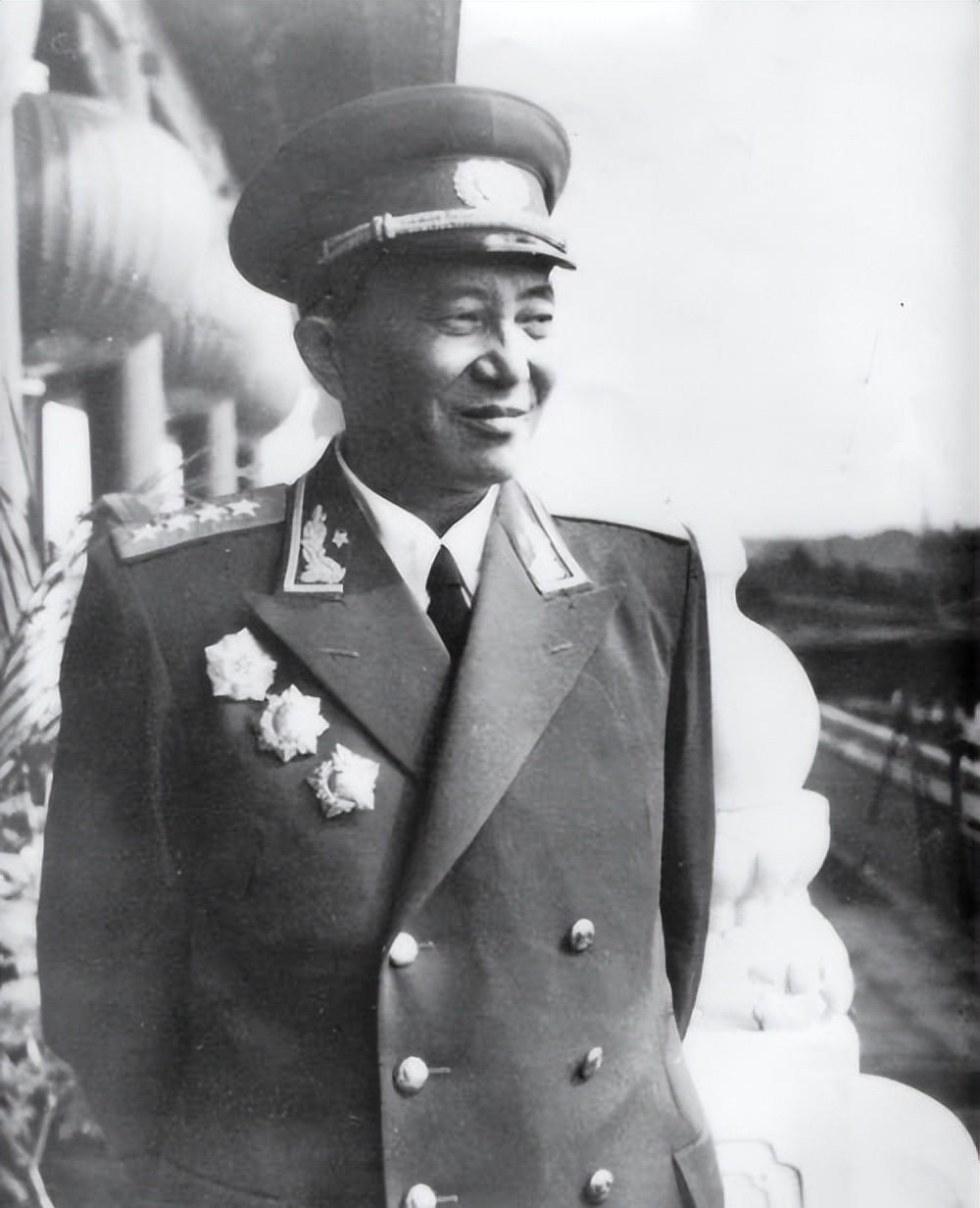 49年毛主席喊来罗瑞卿，让他秘密办一件事：尽管查，天塌下来有我1949年11月