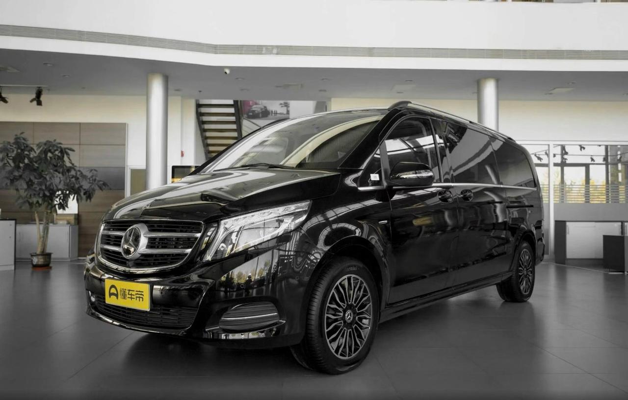 如果你正琢磨着买一台二手奔驰V级，恭喜你——眼光不错，但功课得做足。这车不是普通