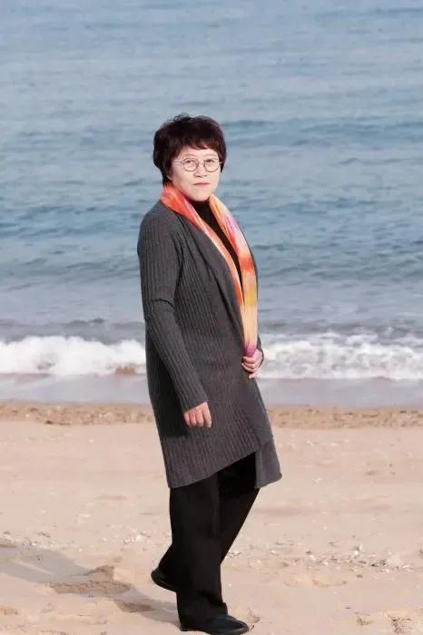 性学专家李银河说：“要是一个男人自己能解决生理需求，生活上不用人照顾，心里够强大