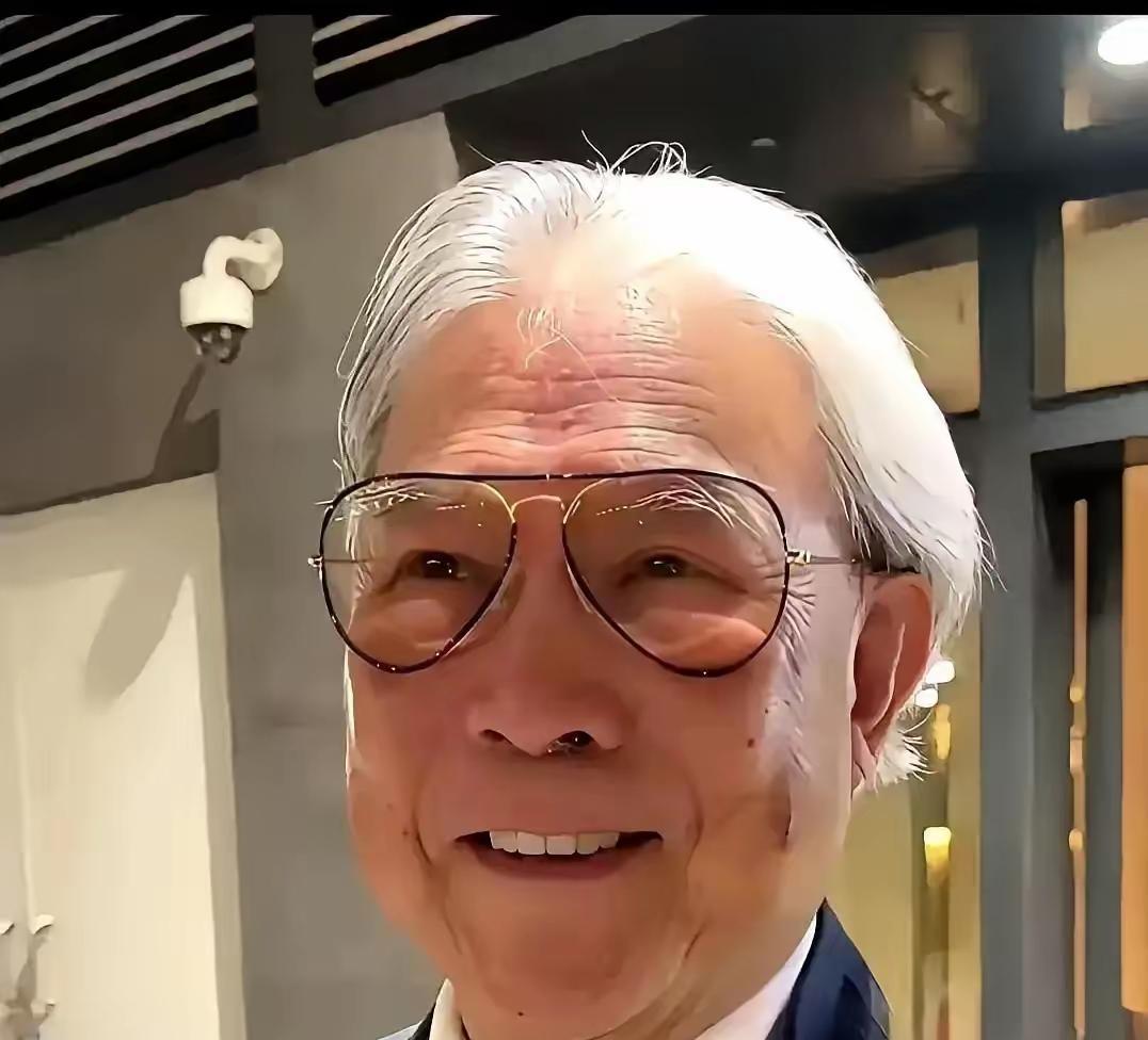 霍震霆79岁大寿，竟然只喝普洱茶？这可是霍家啊！印象里豪门寿宴，不都该是衣香