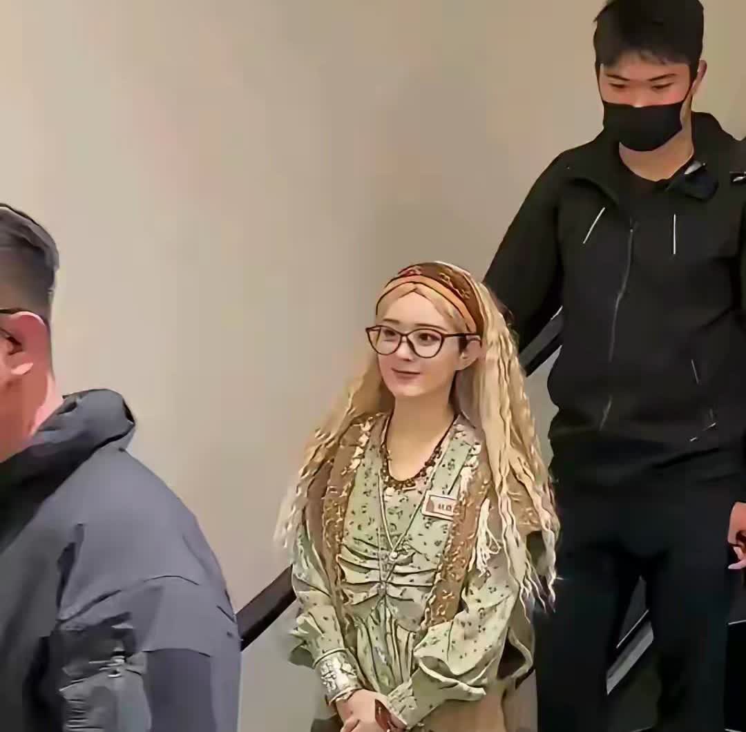 天呐，她线下多少有点不上镜呢！