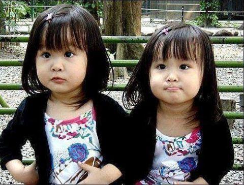 惊! 7年两胎生6个孩子, 妈妈瞬间不知所措了, 只有上街行乞