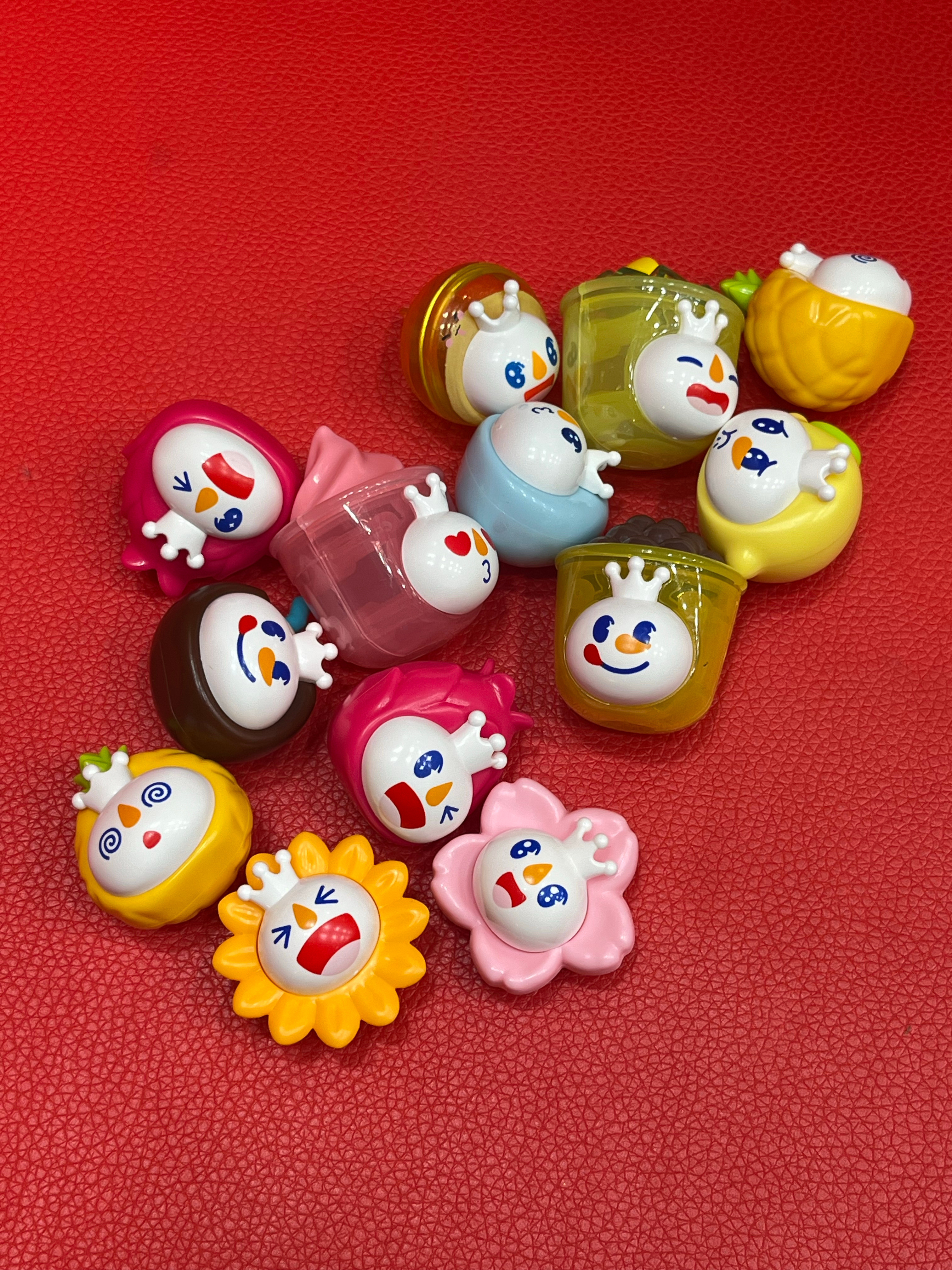 全世界还有谁比我和我朋友更无聊，在蜜雪店里突然就拆盲袋拆疯了