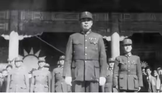 1949年四川起义惊魂：他刚宣布起义，台下特务就掏枪对准了他田敬堂站在台上，