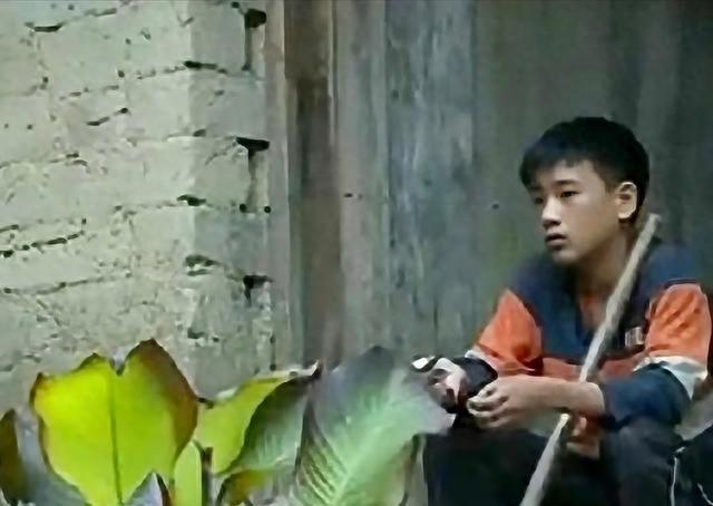 一岁丧父、三岁丧母，707分考入北京大学的男孩，现在怎么样了。他就是韦仁龙，