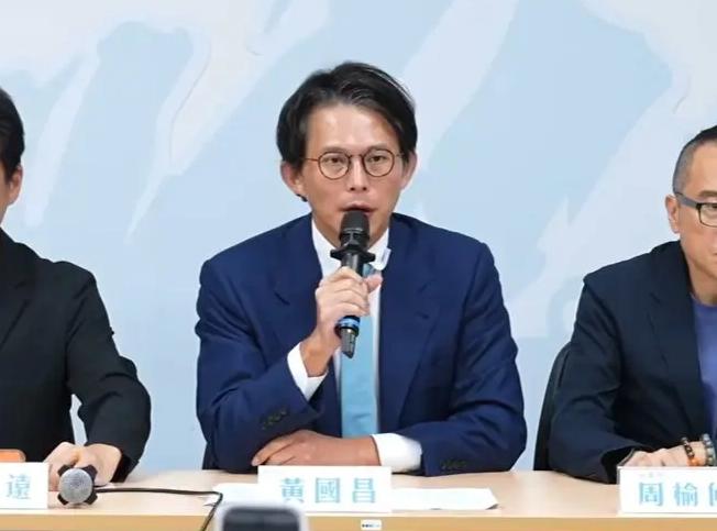 老实说，蓝白合作本身就是一个伪命题，从黄国昌在8月28日召开的记者会来看，民众党