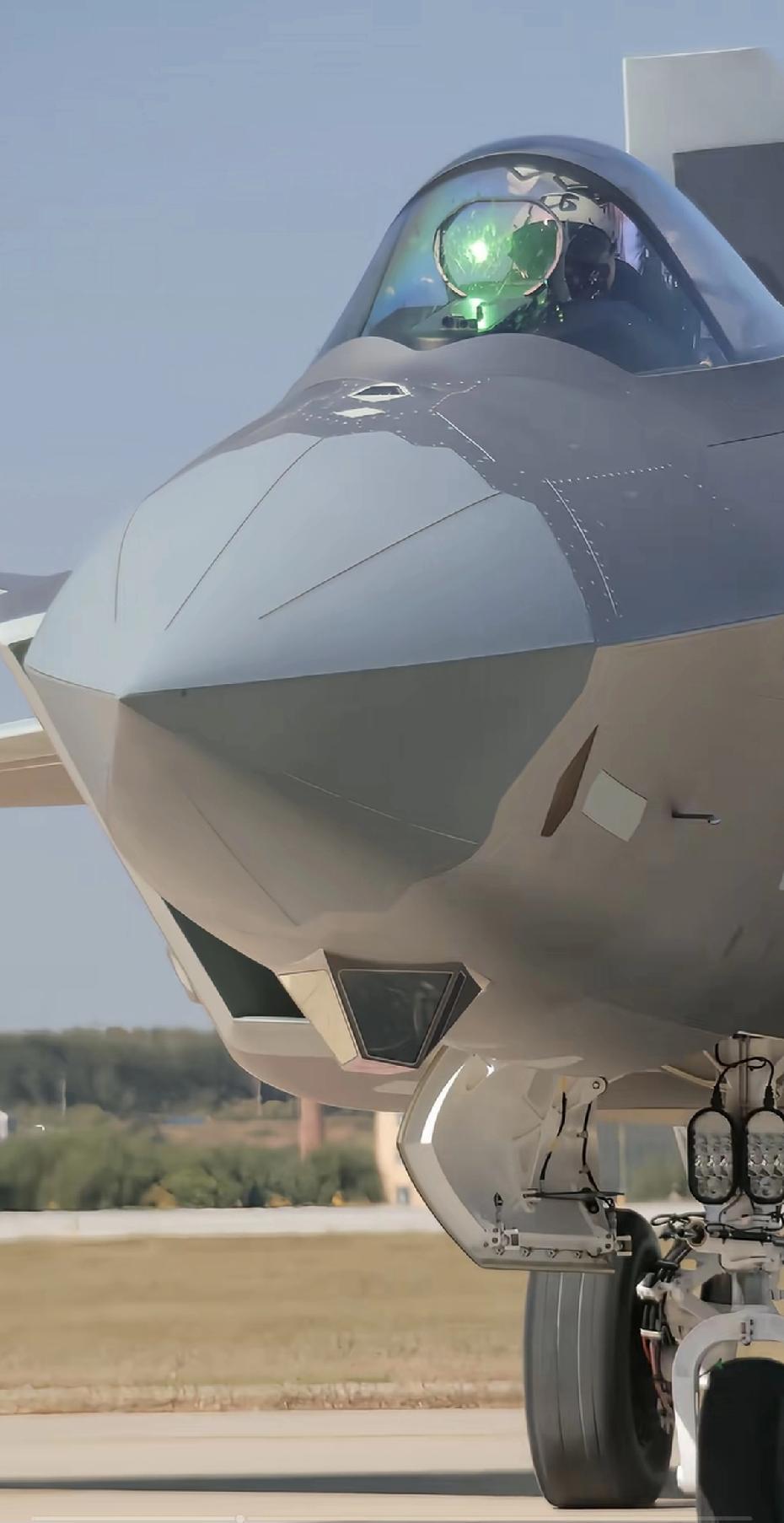 大家还记得80年代，中美蜜月期时，美国给我们改进歼-8II战斗机的项目吗？那时