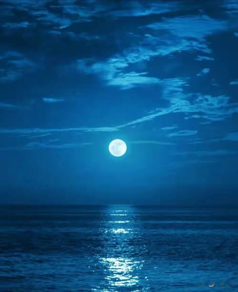 七律•夜宿禅林夜静钟疏月满川，梦魂轻渡到禅关。石泉绕砌流清响，松露垂阶湿