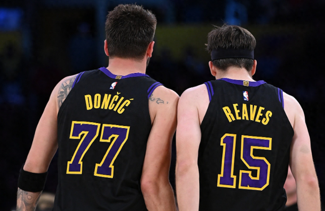 湖人能不能拖到东里回归突然意识到，还有一个变量，那就是斯玛特，斯玛特这个X因