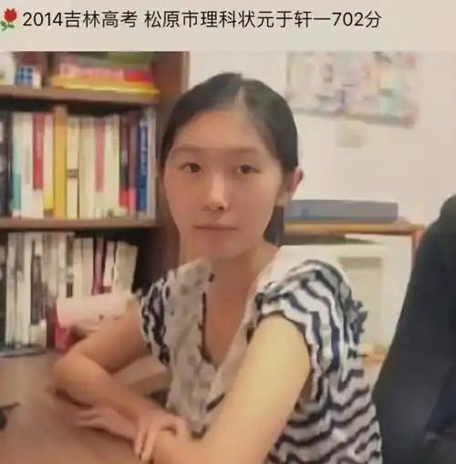 多么讽刺，陈立人那么嫌弃的妻子于轩一，也是万里挑一的别人得不到的女人。她