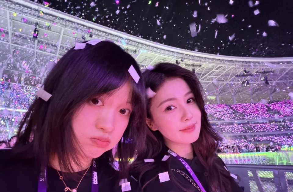 白鹿晒和闺蜜合照白鹿很开心的两天白鹿晒闺蜜合照了真的好羡慕啊有这样的闺蜜我