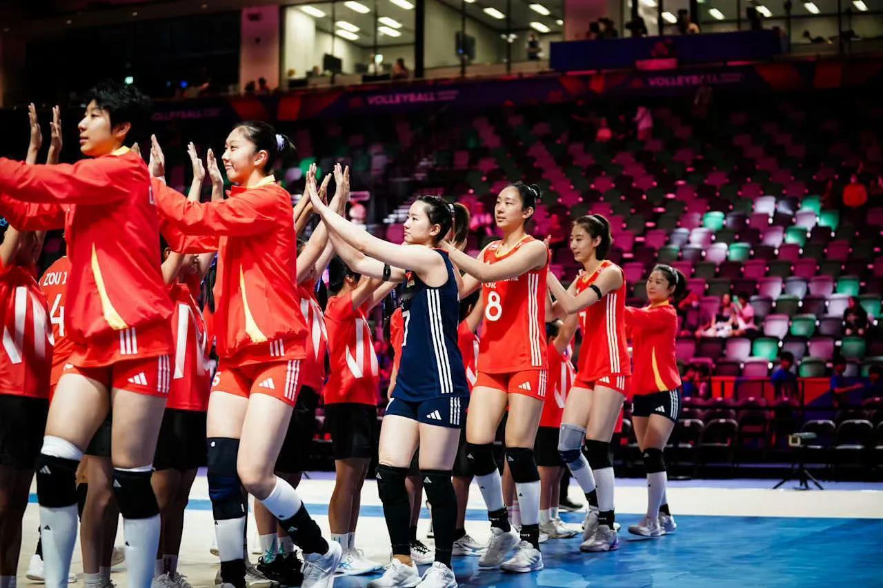 日本女排果然还是有些东西，在前两局15-25/12-25溃败的情况下，第三局彻底