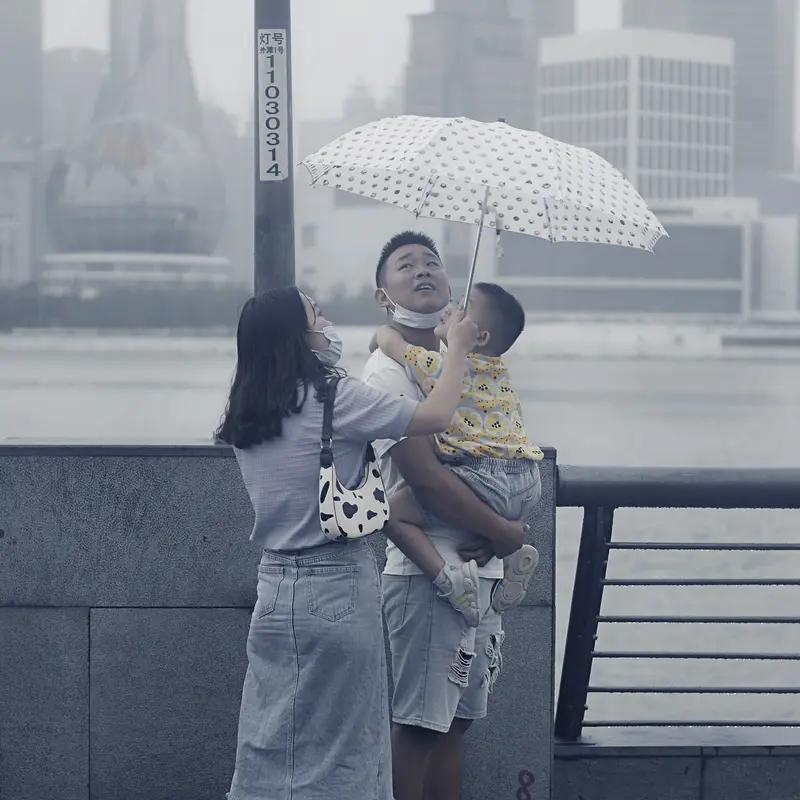 上海一家三口“精致穷”晚餐走红，网友：这哪是吃饭，这是把日子过成了诗！朋友们