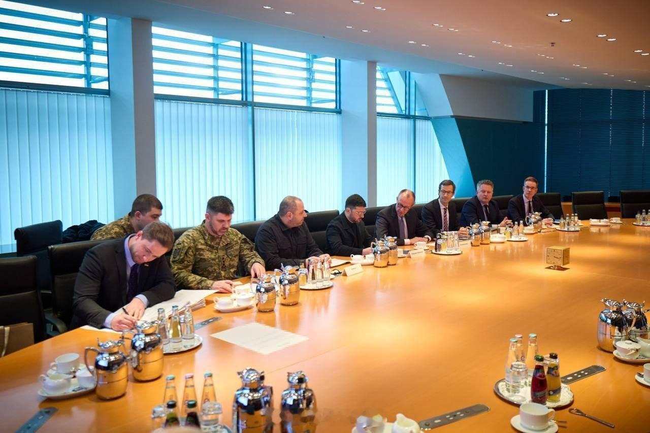 俄乌冲突快讯美欧乌柏林会谈德国《世界报》的消息，在柏林弗里德里希·默茨的办公厅