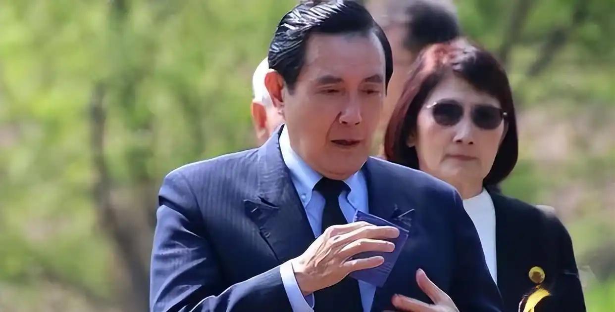 马英九最近可能心里很不是滋味。他大概不是后悔来大陆受到热情接待，也不是后悔说了“