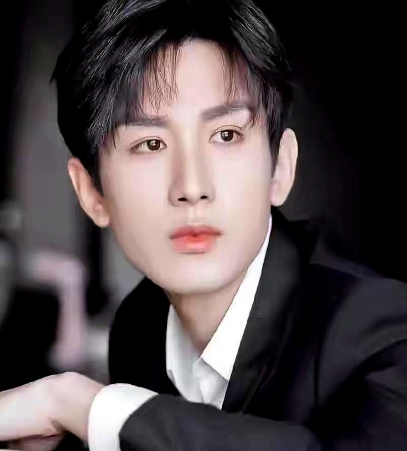 最近这武侠圈可真出了个大新闻，主角就是成毅！央视网都亲自下场点名了，直接盖章