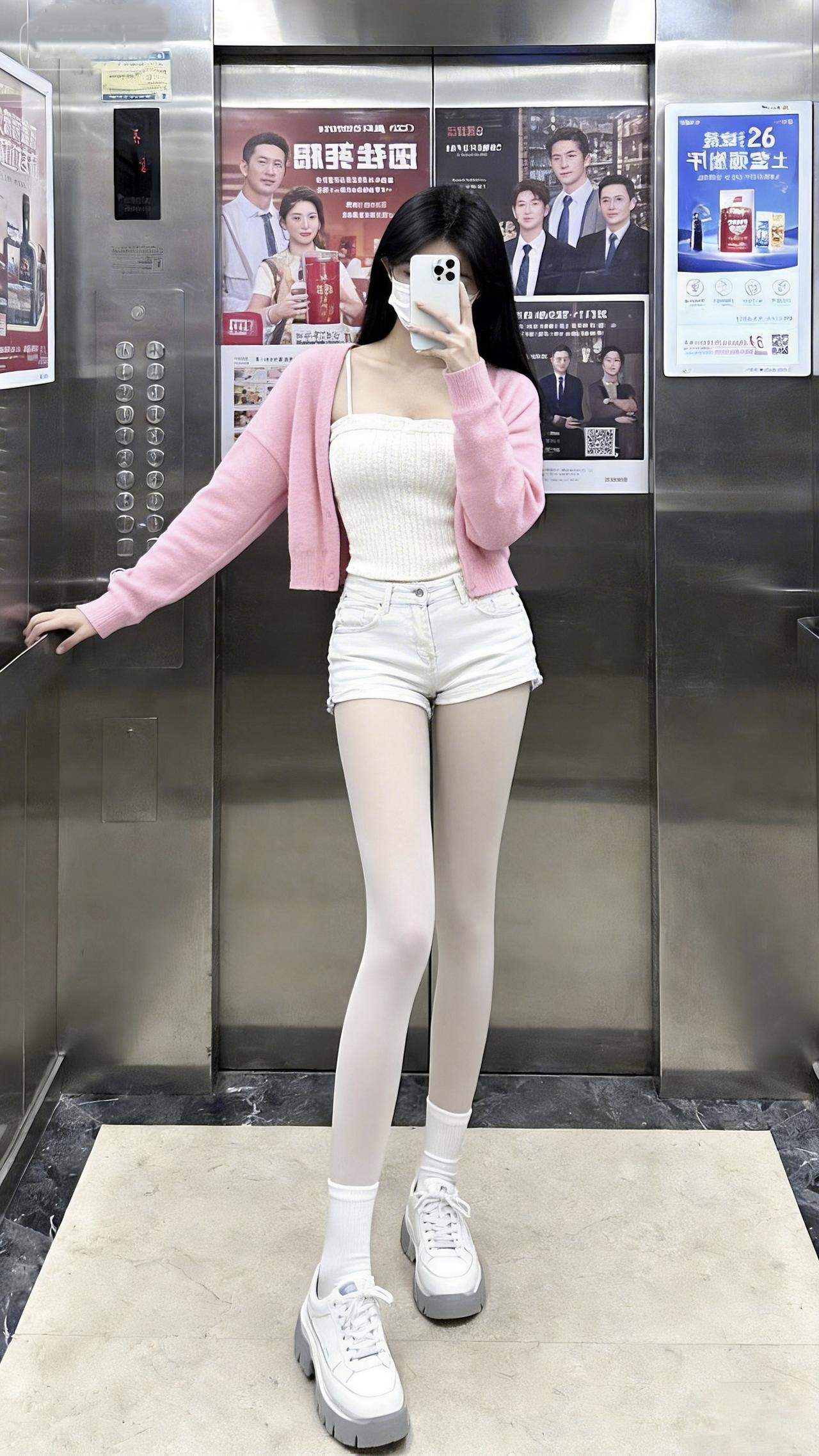 少女感穿搭电梯随拍白丝yyds
