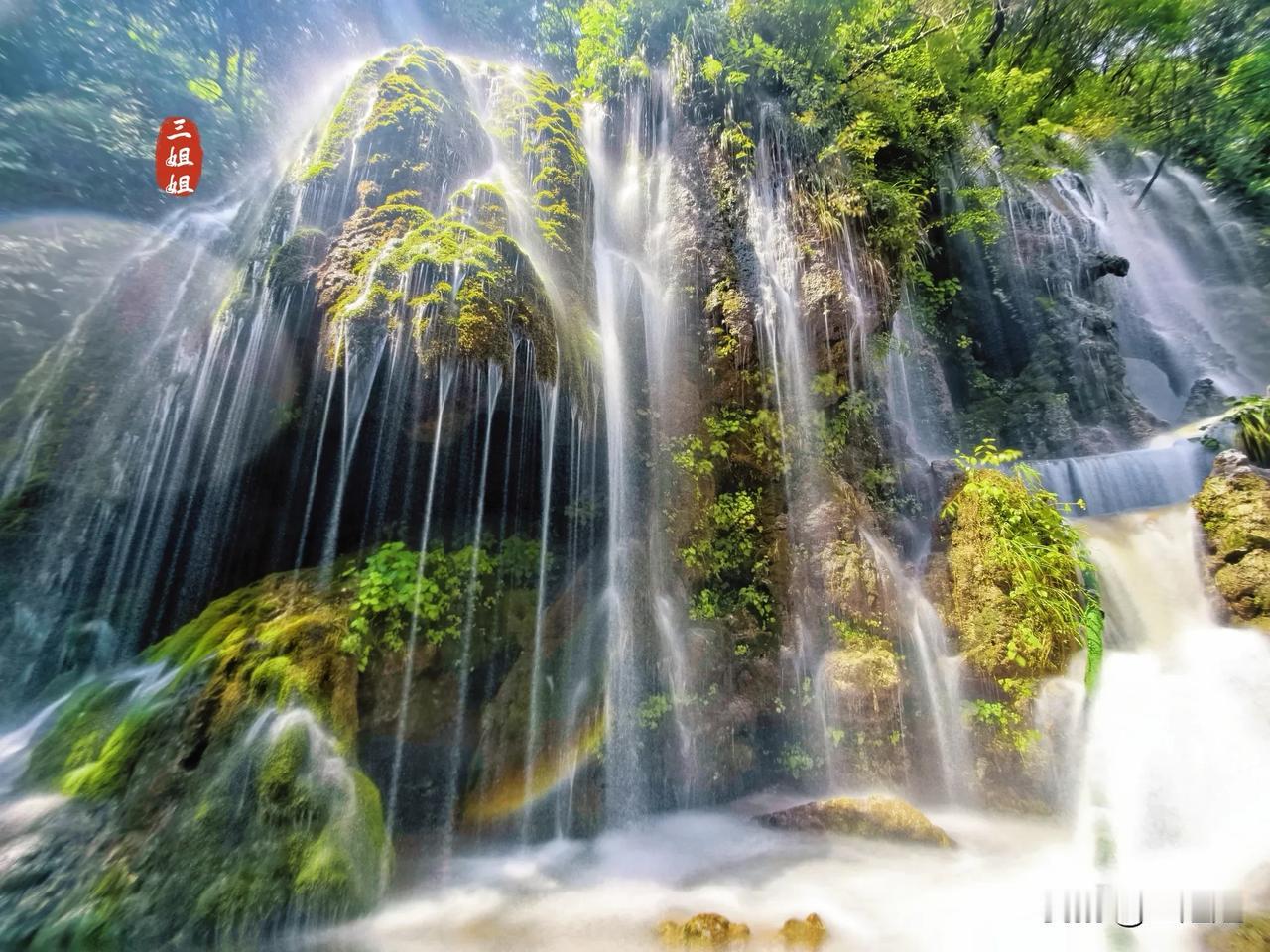 洛阳重渡沟水帘洞，夏日避暑胜地，边戏水边续命。今天去了重渡沟的西沟，滴翠湖的瀑