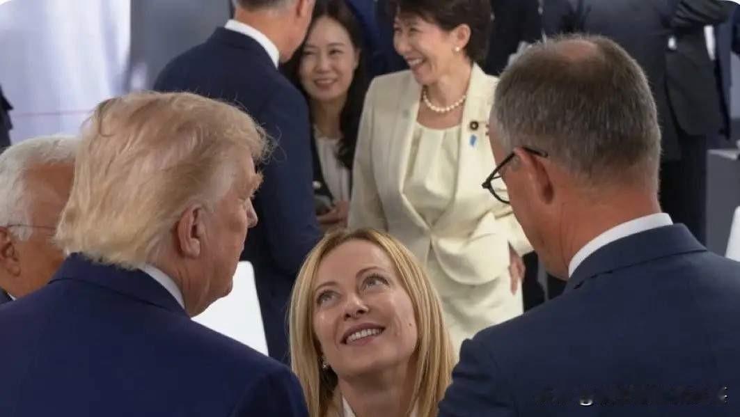 加拿大总理卡尼在G7开会间隙，为了讨好川普，说了些川普爱听，他说：“我们只买了中