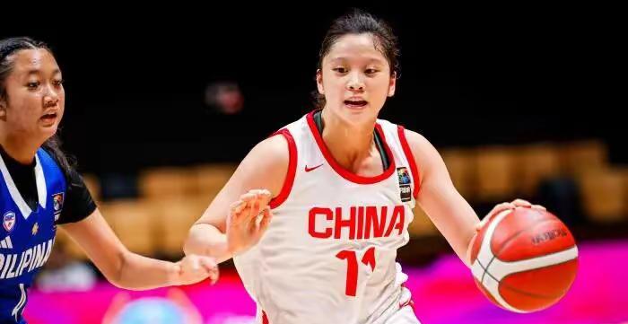中国U16女篮有三人值得期待第一位，李沅珊，有一手很犀利的三分球，同时还有一定